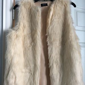 WORN ONLY ONCE FAUX FUR VEST WITH CLOSURE